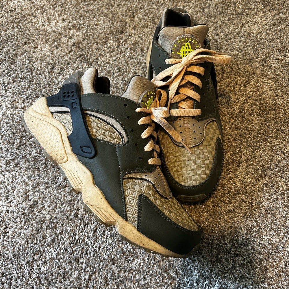 Nike Athletic Shoes in Olive and Beige
